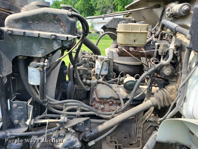 image for item DZ7130 1994 International 4600 flatbed truck
