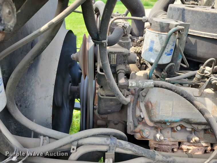 image for item DZ7130 1994 International 4600 flatbed truck