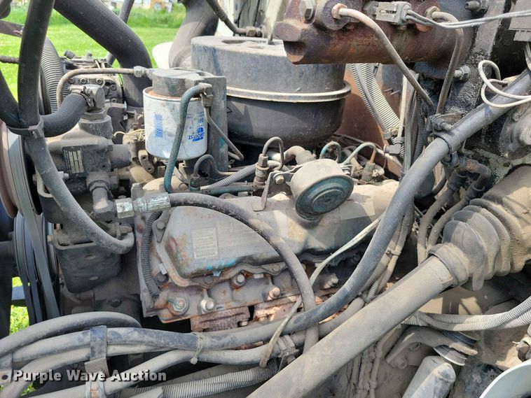 image for item DZ7130 1994 International 4600 flatbed truck