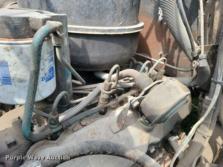 image for item DZ7130 1994 International 4600 flatbed truck