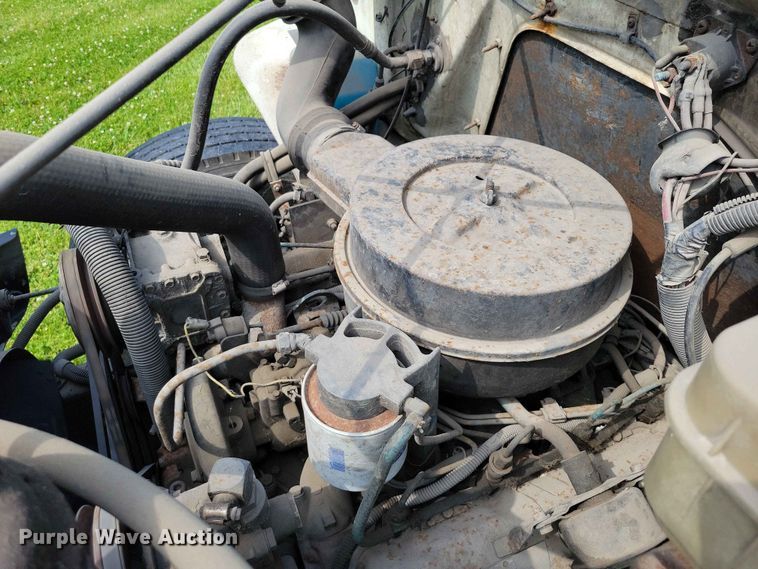 image for item DZ7130 1994 International 4600 flatbed truck