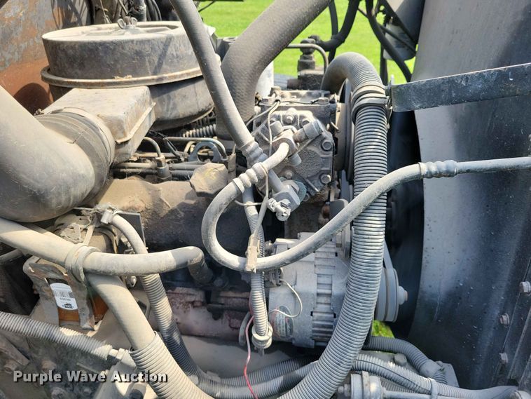 image for item DZ7130 1994 International 4600 flatbed truck