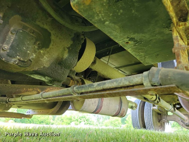 image for item DZ7130 1994 International 4600 flatbed truck