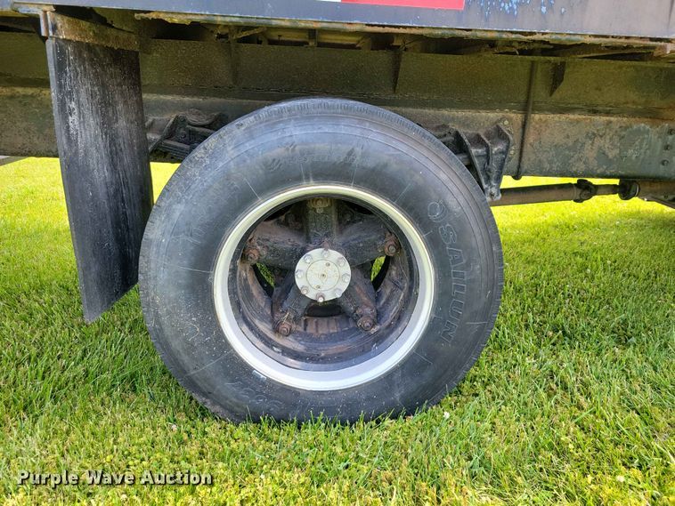 image for item DZ7130 1994 International 4600 flatbed truck