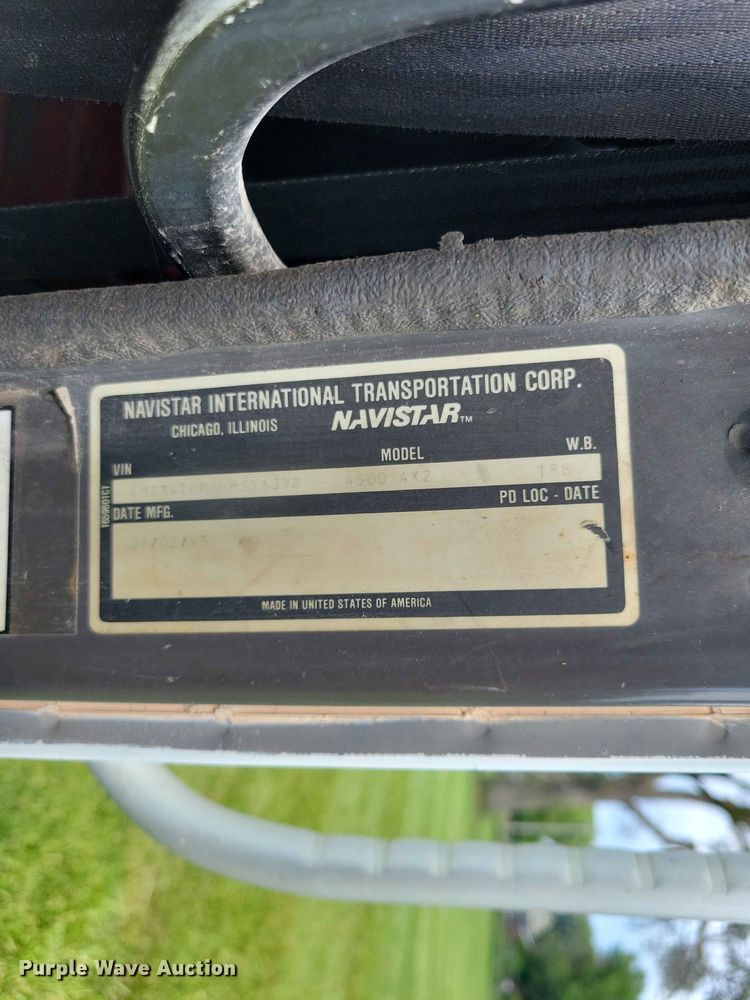 image for item DZ7130 1994 International 4600 flatbed truck