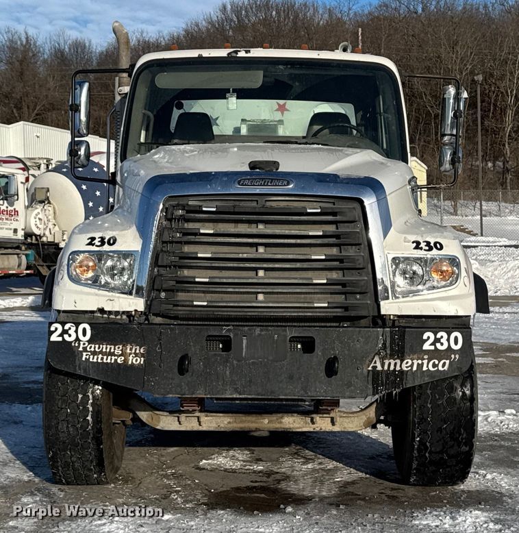 image for item EA2298 2013 Freightliner SD14 ready mix truck