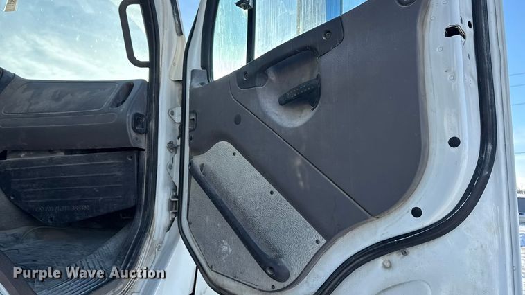 image for item EA2298 2013 Freightliner SD14 ready mix truck