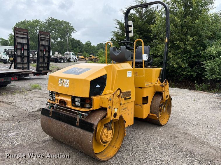 image for item EA4923 2009 Caterpillar CB32 double drum vibratory roller