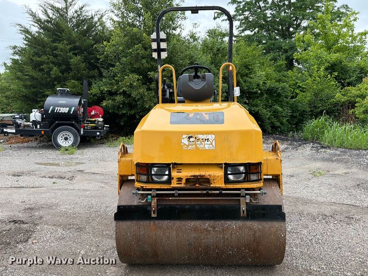 image for item EA4923 2009 Caterpillar CB32 double drum vibratory roller