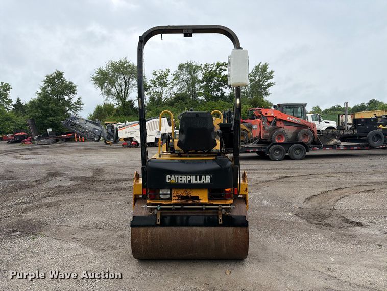 image for item EA4923 2009 Caterpillar CB32 double drum vibratory roller