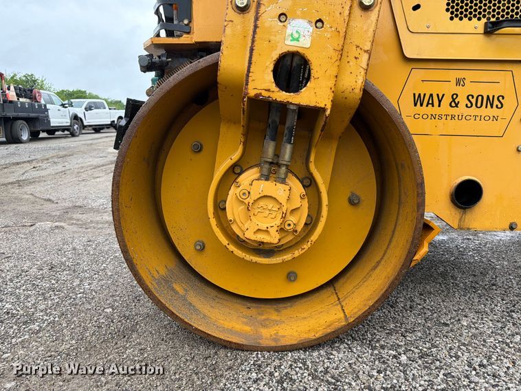 image for item EA4923 2009 Caterpillar CB32 double drum vibratory roller