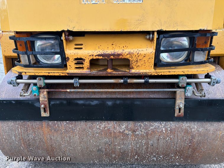 image for item EA4923 2009 Caterpillar CB32 double drum vibratory roller
