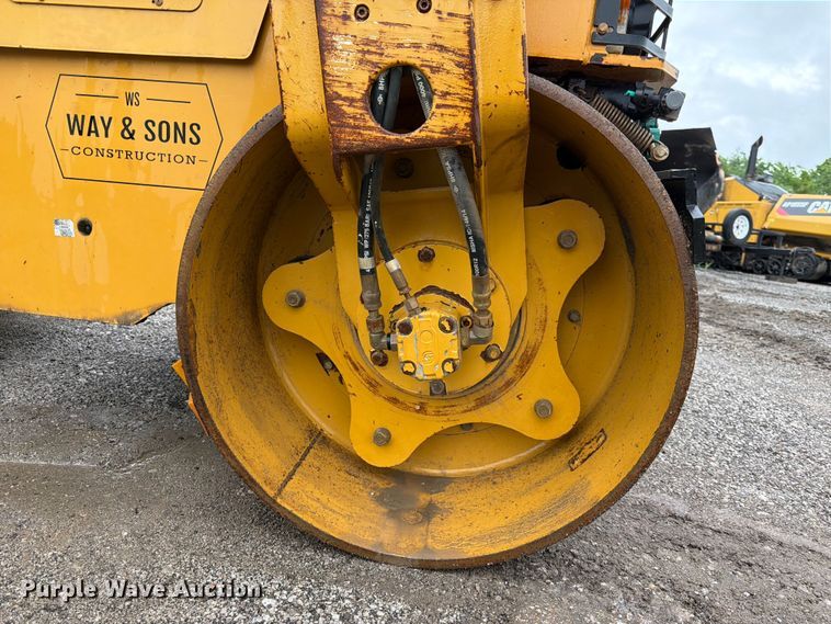 image for item EA4923 2009 Caterpillar CB32 double drum vibratory roller