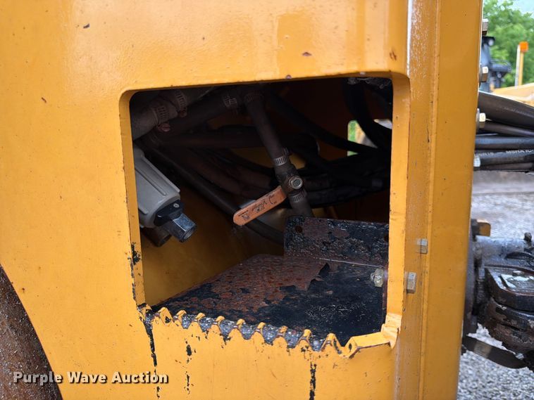 image for item EA4923 2009 Caterpillar CB32 double drum vibratory roller