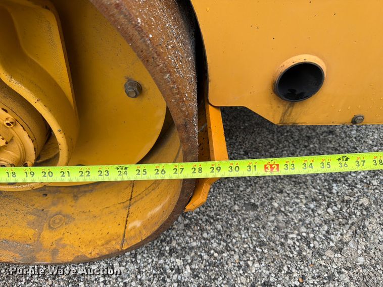 image for item EA4923 2009 Caterpillar CB32 double drum vibratory roller