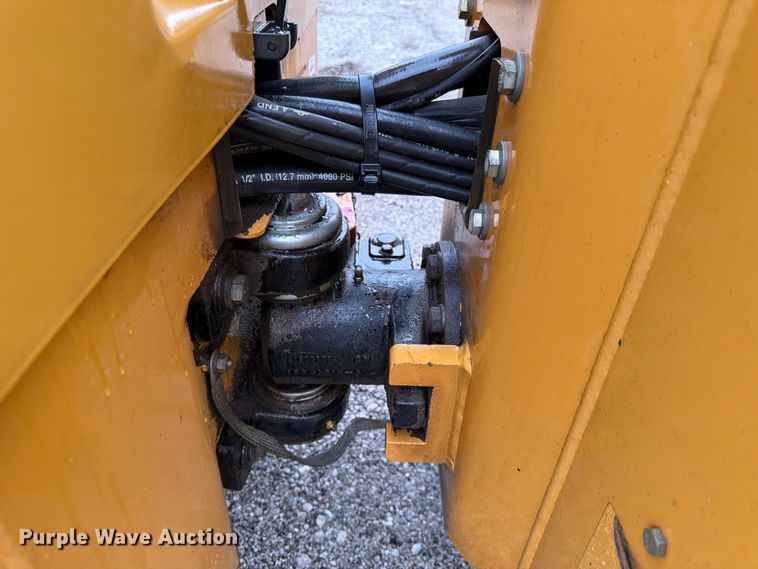 image for item EA4923 2009 Caterpillar CB32 double drum vibratory roller