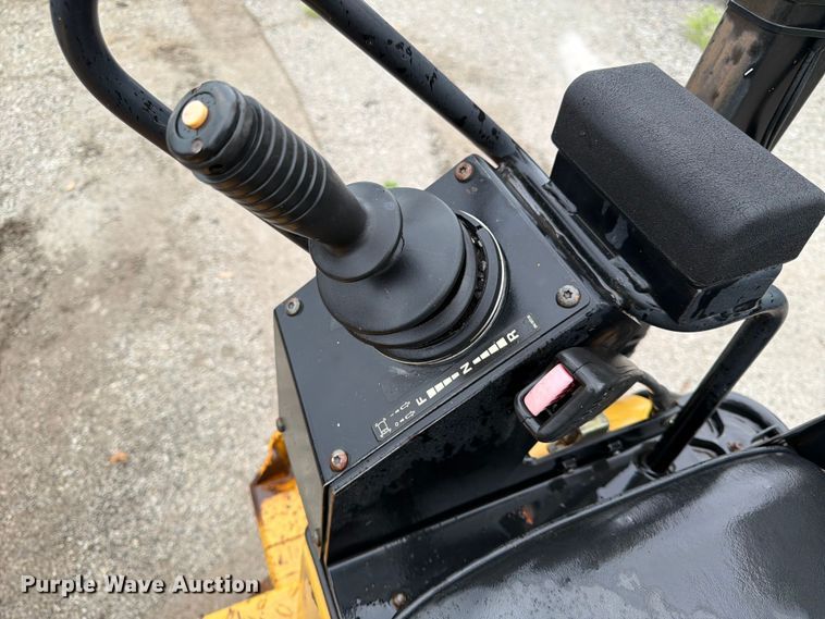 image for item EA4923 2009 Caterpillar CB32 double drum vibratory roller