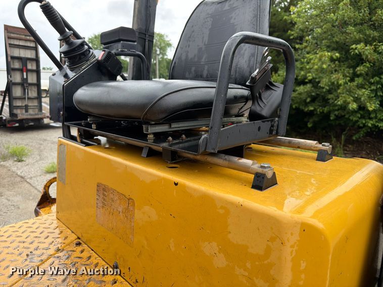 image for item EA4923 2009 Caterpillar CB32 double drum vibratory roller