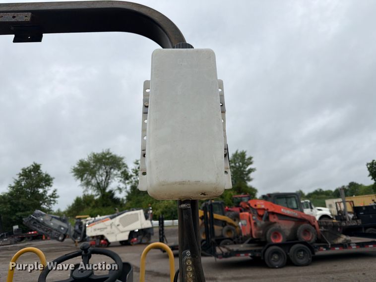 image for item EA4923 2009 Caterpillar CB32 double drum vibratory roller