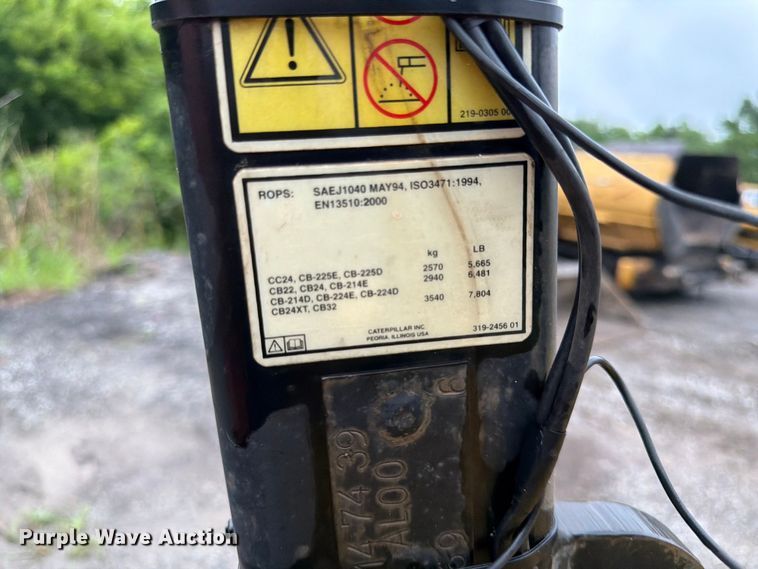 image for item EA4923 2009 Caterpillar CB32 double drum vibratory roller