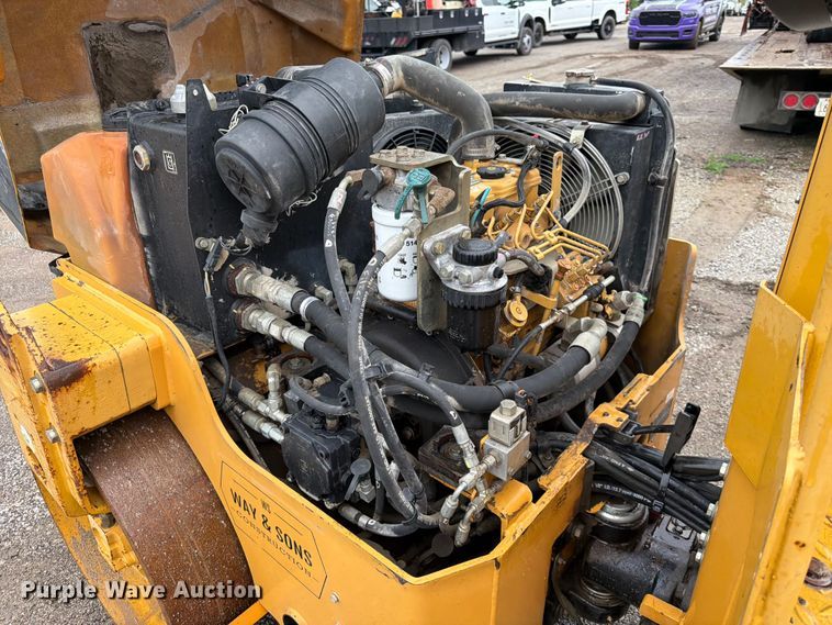 image for item EA4923 2009 Caterpillar CB32 double drum vibratory roller