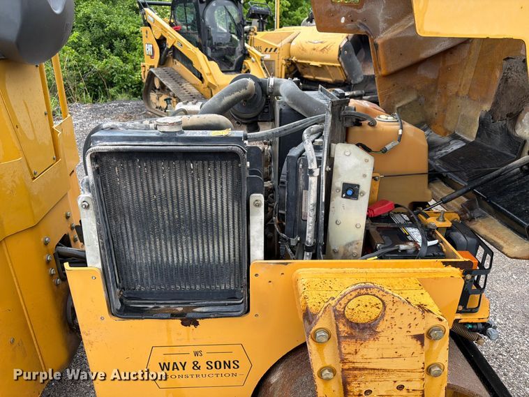 image for item EA4923 2009 Caterpillar CB32 double drum vibratory roller