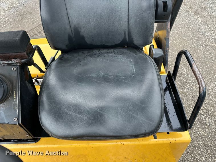 image for item EA4924 2008 Caterpillar CC34 combination vibratory roller