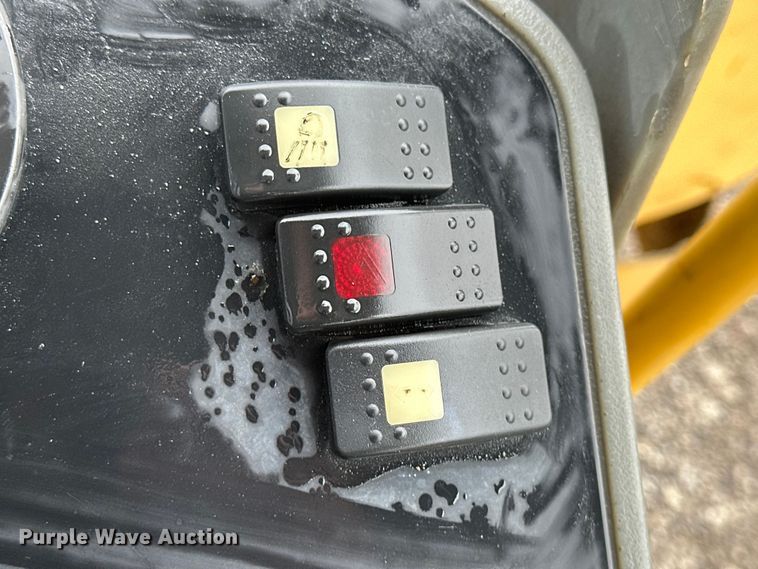 image for item EA4924 2008 Caterpillar CC34 combination vibratory roller