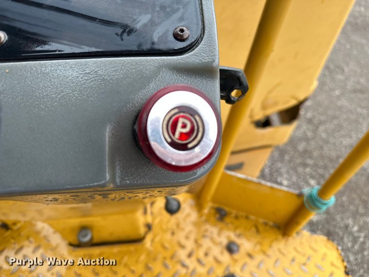 image for item EA4924 2008 Caterpillar CC34 combination vibratory roller
