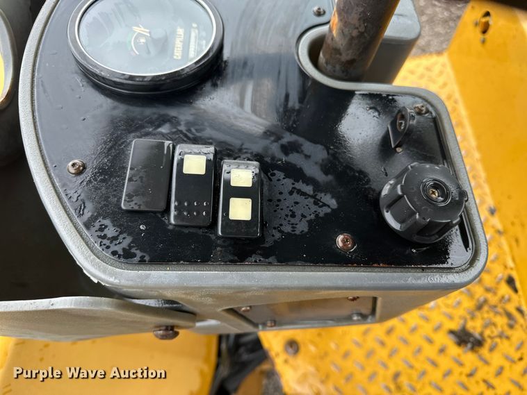 image for item EA4924 2008 Caterpillar CC34 combination vibratory roller