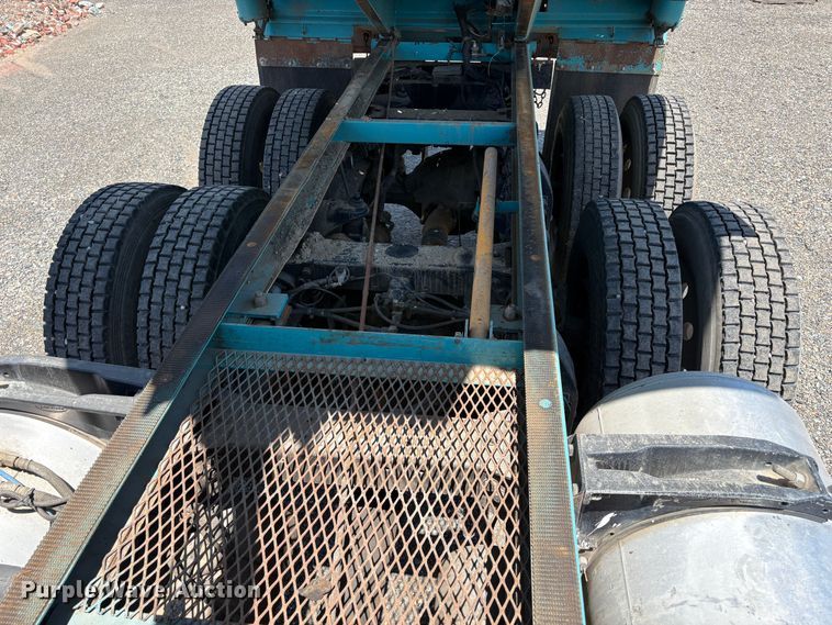image for item EC8355 2012 Peterbilt 384 dump truck