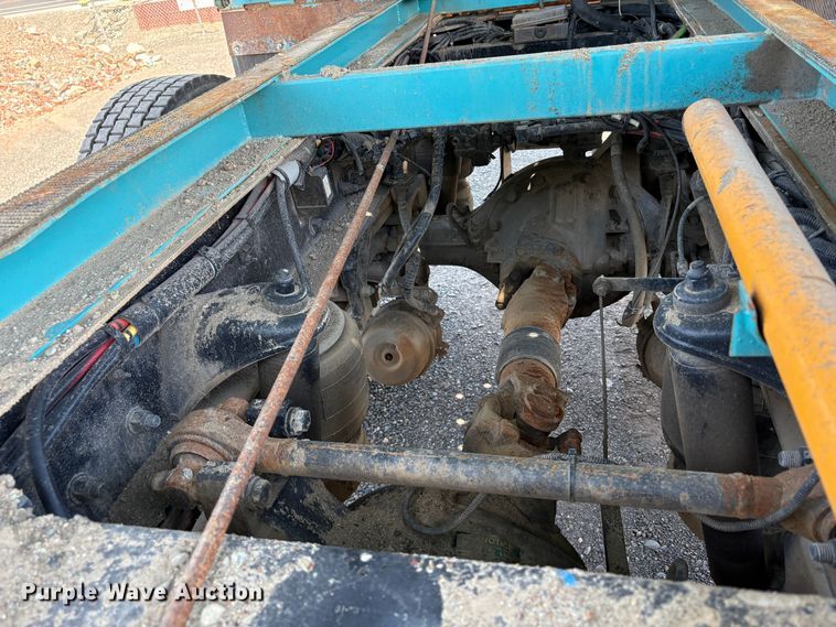 image for item EC8355 2012 Peterbilt 384 dump truck