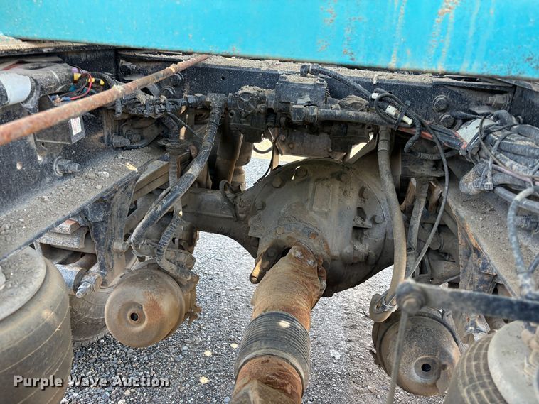 image for item EC8355 2012 Peterbilt 384 dump truck