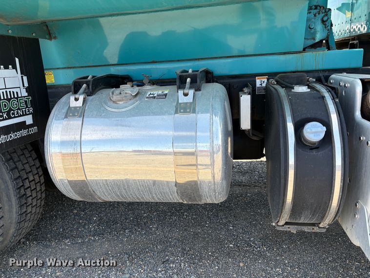 image for item EC8355 2012 Peterbilt 384 dump truck