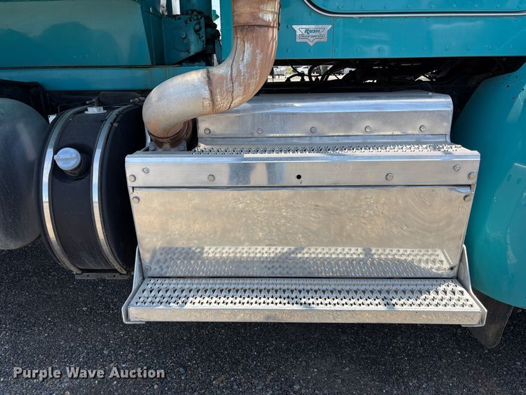 image for item EC8355 2012 Peterbilt 384 dump truck