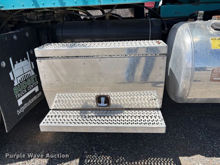 image for item EC8355 2012 Peterbilt 384 dump truck