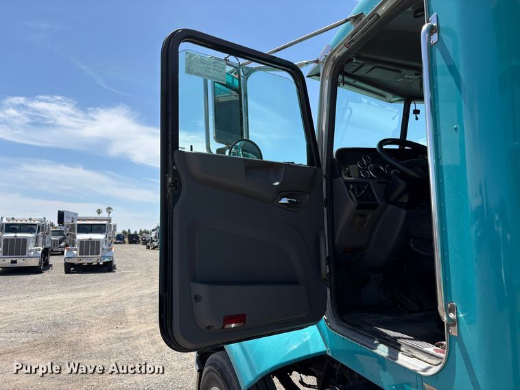 image for item EC8355 2012 Peterbilt 384 dump truck