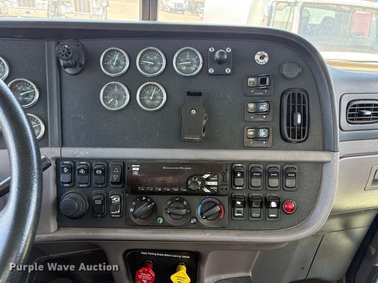 image for item EC8355 2012 Peterbilt 384 dump truck