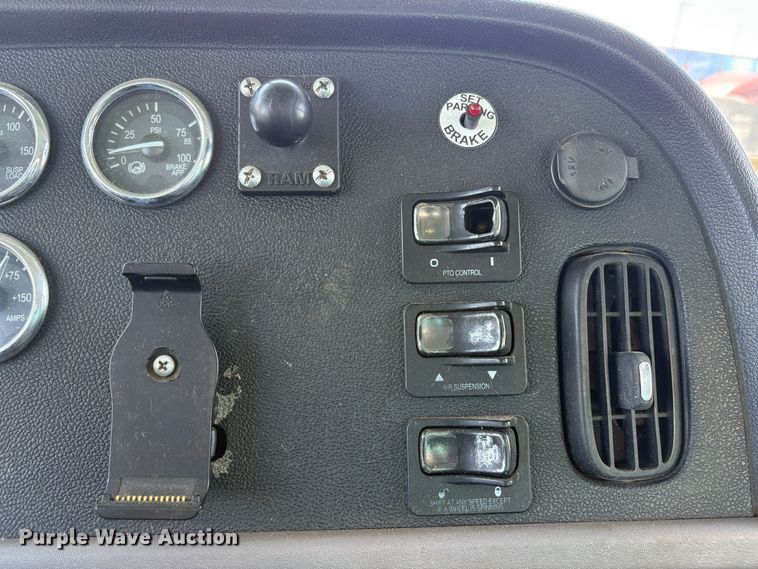 image for item EC8355 2012 Peterbilt 384 dump truck