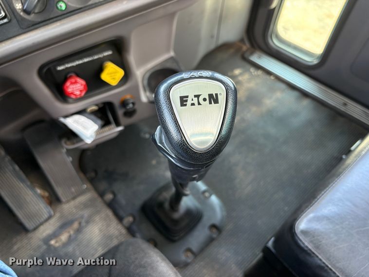 image for item EC8355 2012 Peterbilt 384 dump truck