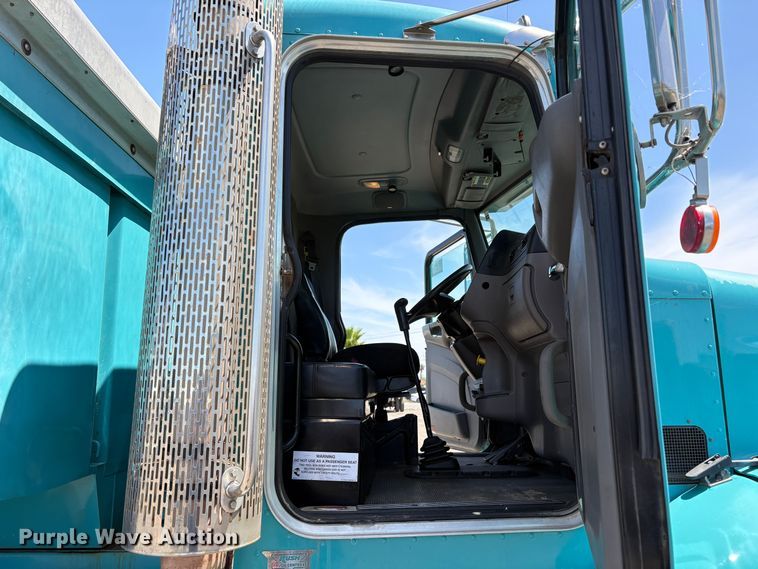 image for item EC8355 2012 Peterbilt 384 dump truck