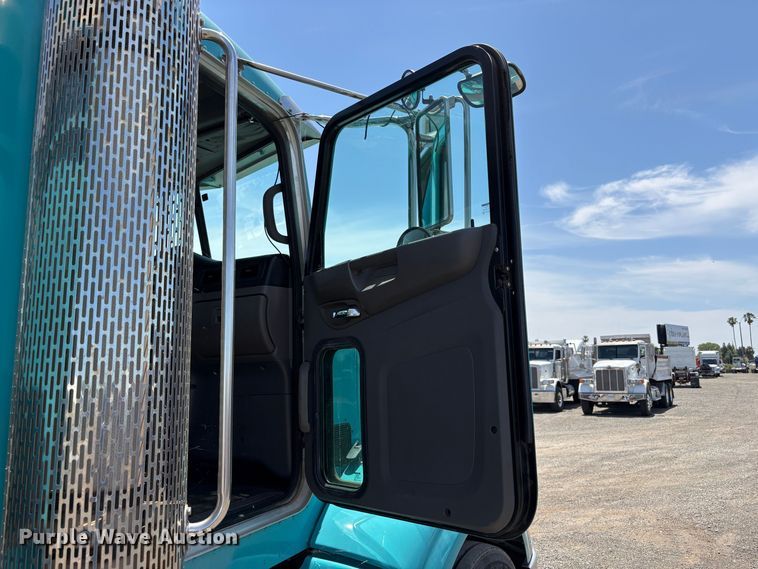 image for item EC8355 2012 Peterbilt 384 dump truck