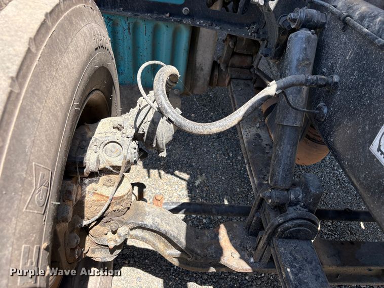 image for item EC8355 2012 Peterbilt 384 dump truck