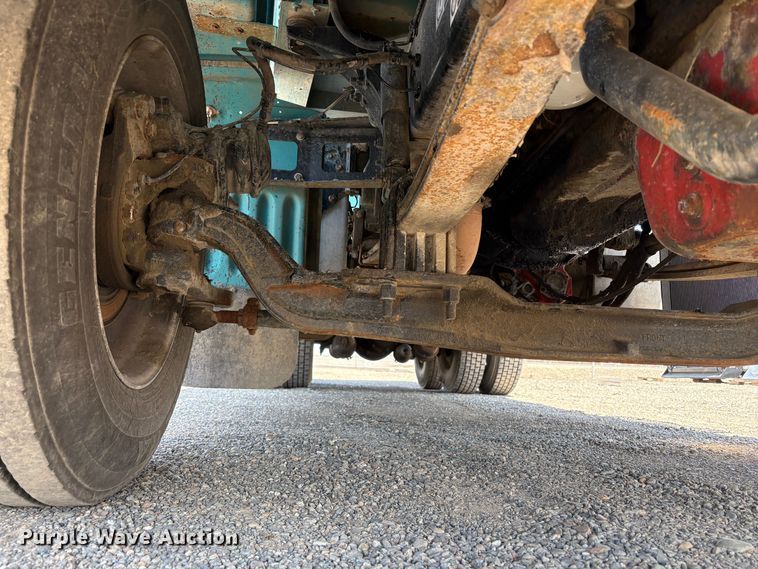 image for item EC8355 2012 Peterbilt 384 dump truck