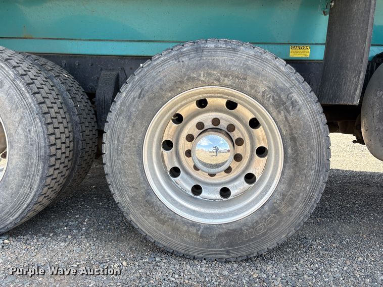 image for item EC8355 2012 Peterbilt 384 dump truck