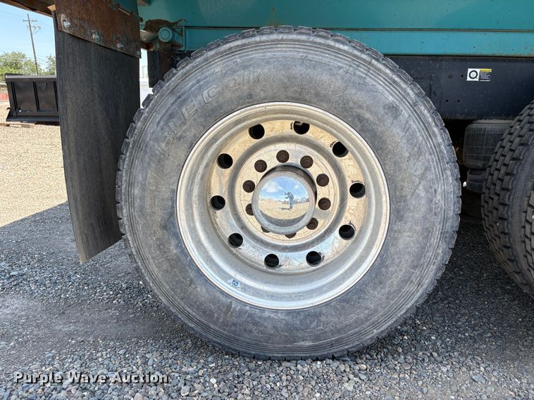 image for item EC8355 2012 Peterbilt 384 dump truck