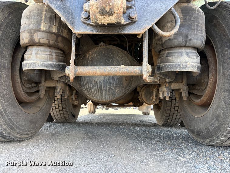 image for item EC8355 2012 Peterbilt 384 dump truck