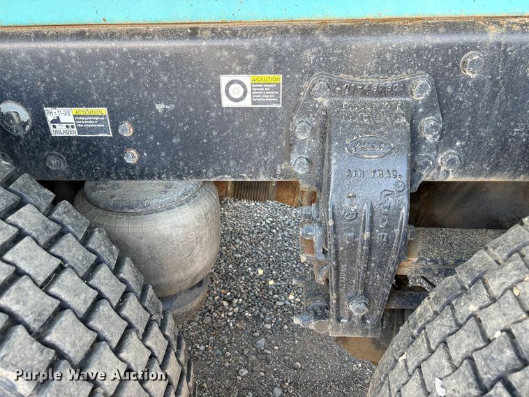 image for item EC8355 2012 Peterbilt 384 dump truck