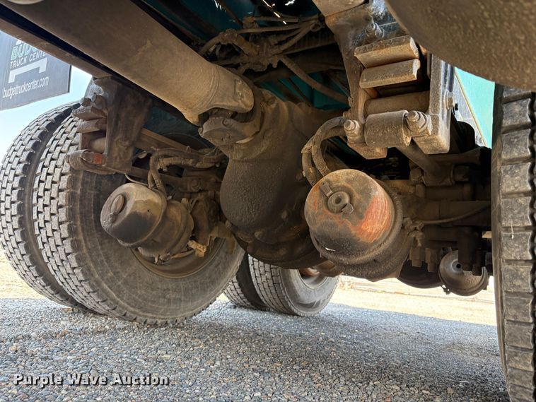 image for item EC8355 2012 Peterbilt 384 dump truck