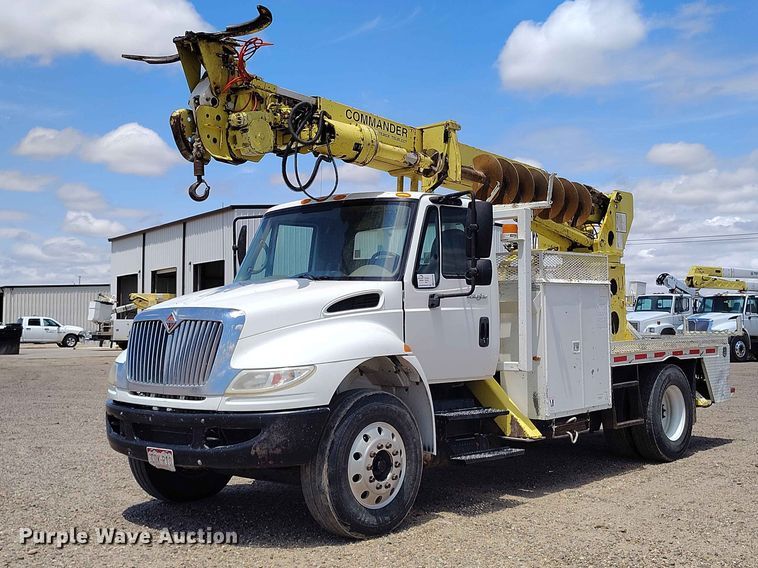 2010 International DuraStar 4400 Digger Derrick Truck #